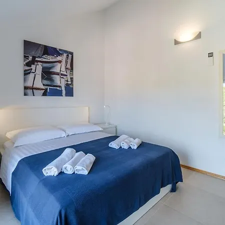 Villa 4 Bedroom Villa, Heated Pool, Bay View, Milna (Brac)