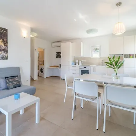 4 Bedroom Villa, Heated Pool, Bay View,