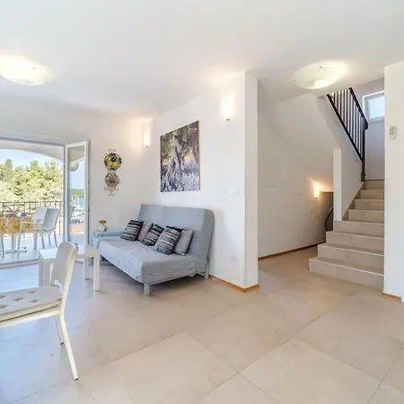 Villa 4 Bedroom Villa, Heated Pool, Bay View,